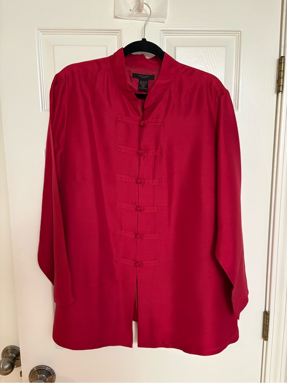 SilkLand Red Mandarin-Collar Frog-Closure Blouse